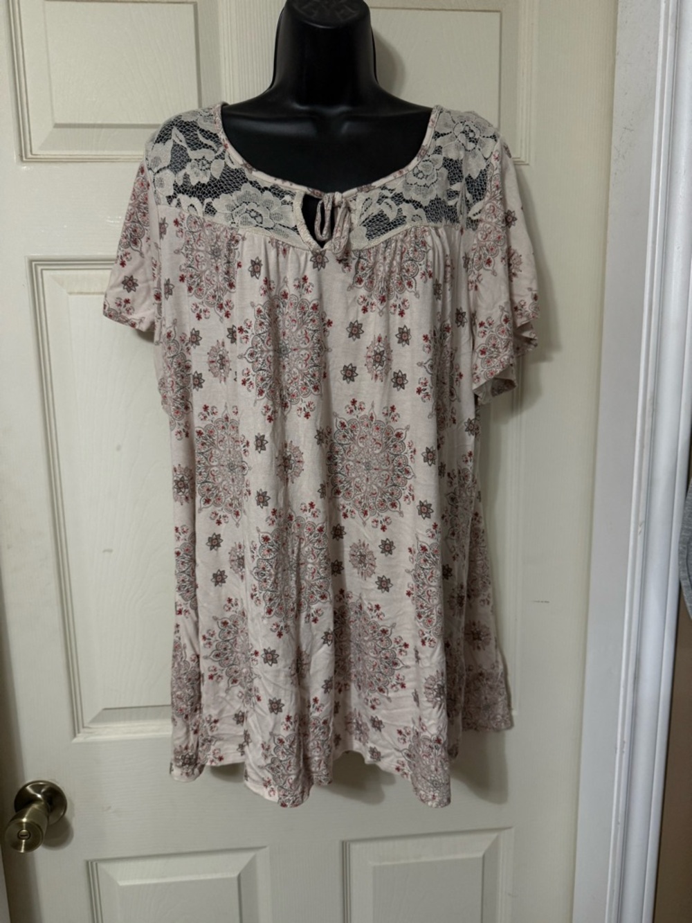 torrid Cream Tunic with Lace Yoke and Mauve Floral Medallions